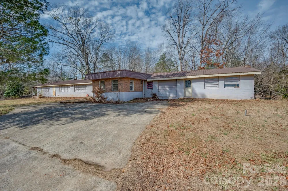 1092 NC 120 Highway Mooresboro, NC 28114