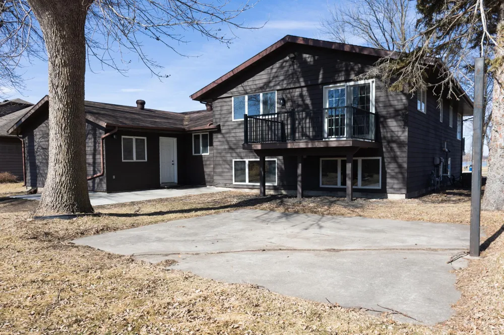1961 S Shore Drive Worthington, MN 56187