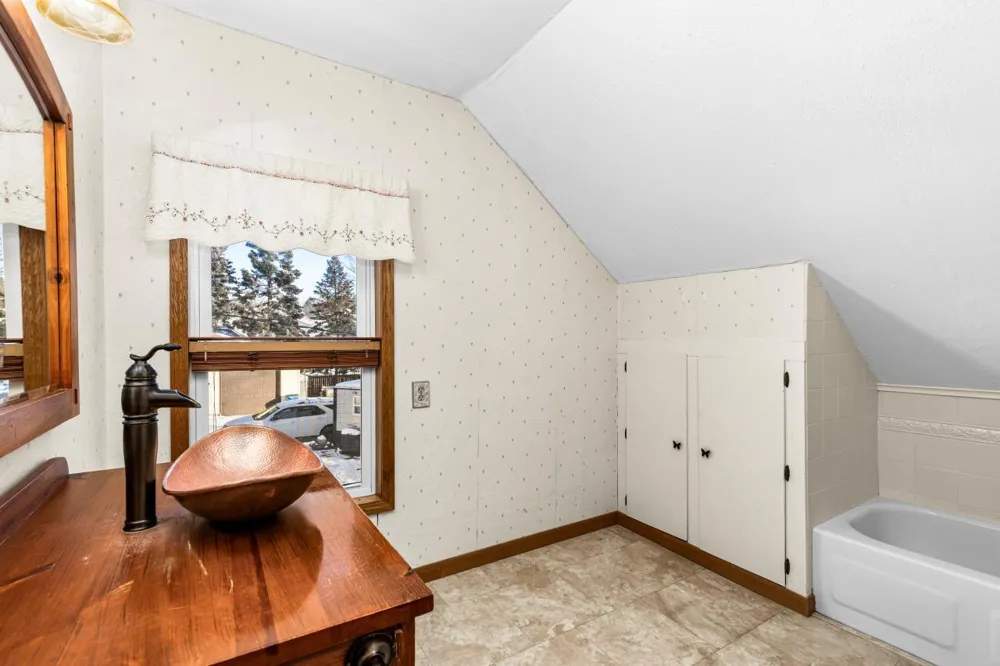 302 River Bluff Avenue Sandstone, MN 55072