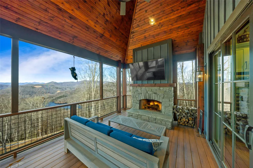 1839 Grandview Drive Tuckasegee, NC 28783