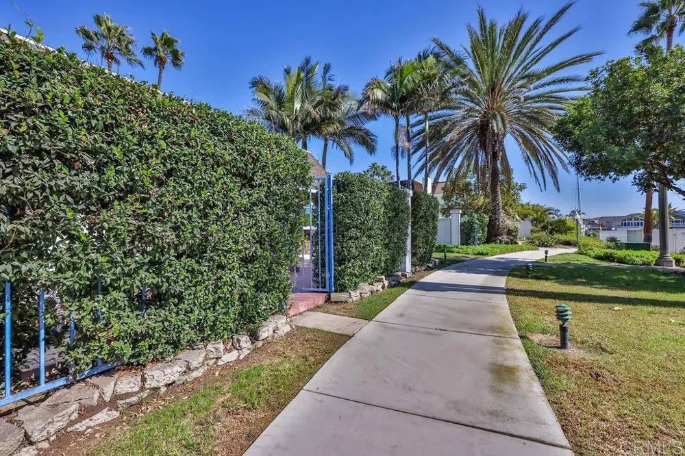 79 half moon bend Coronado, CA 92118