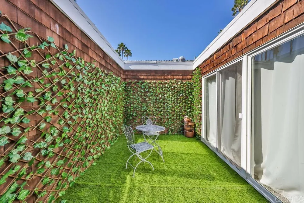 79 half moon bend Coronado, CA 92118