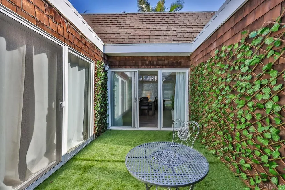 79 half moon bend Coronado, CA 92118