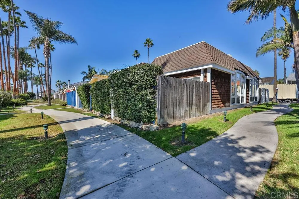 79 half moon bend Coronado, CA 92118
