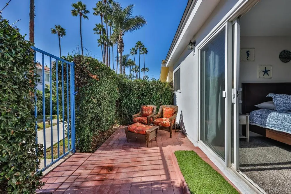 79 half moon bend Coronado, CA 92118