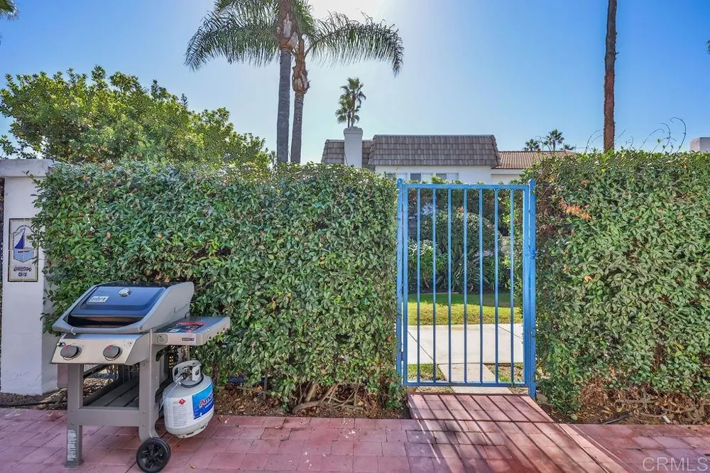 79 half moon bend Coronado, CA 92118