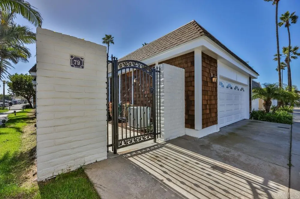 79 half moon bend Coronado, CA 92118