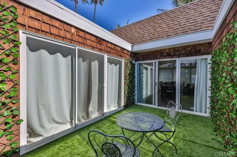 79 half moon bend Coronado, CA 92118