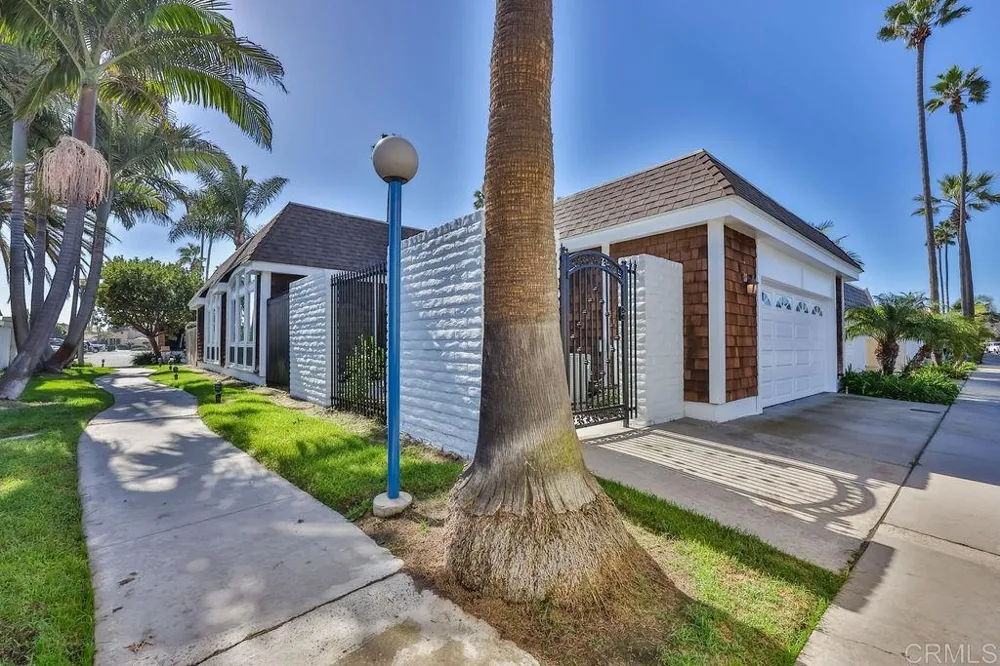 79 half moon bend Coronado, CA 92118