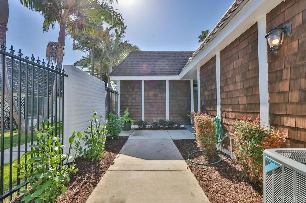 79 half moon bend Coronado, CA 92118