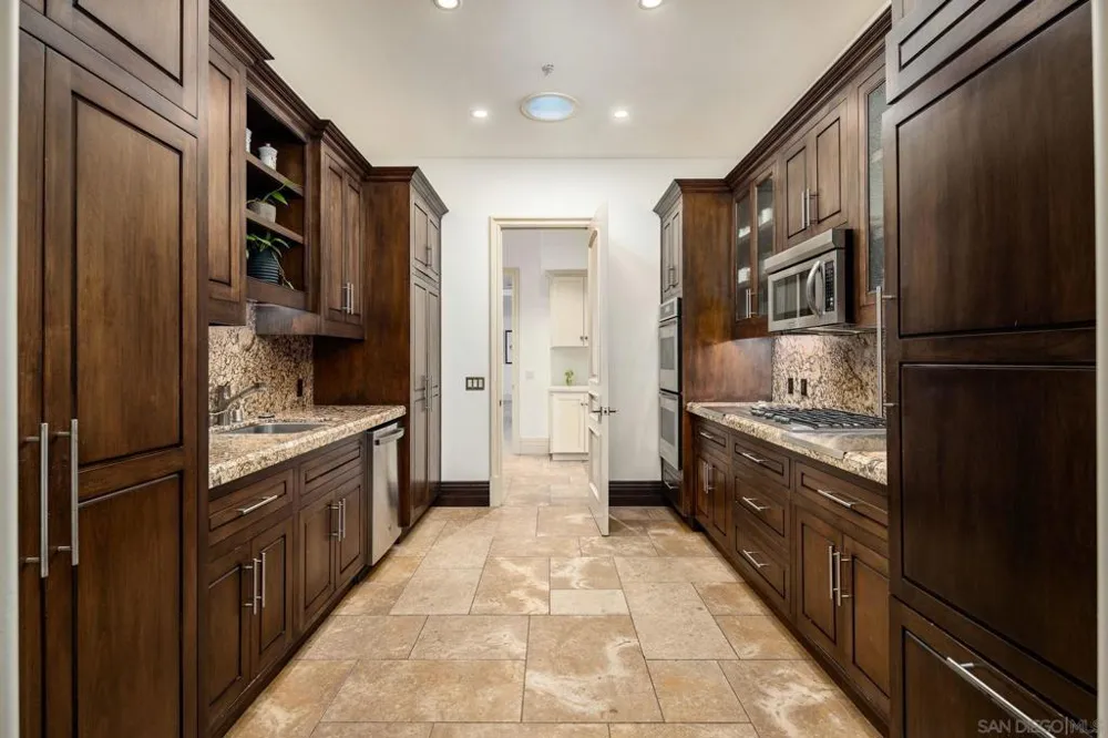 6565 Calle Reina Rancho Santa Fe, CA 92067