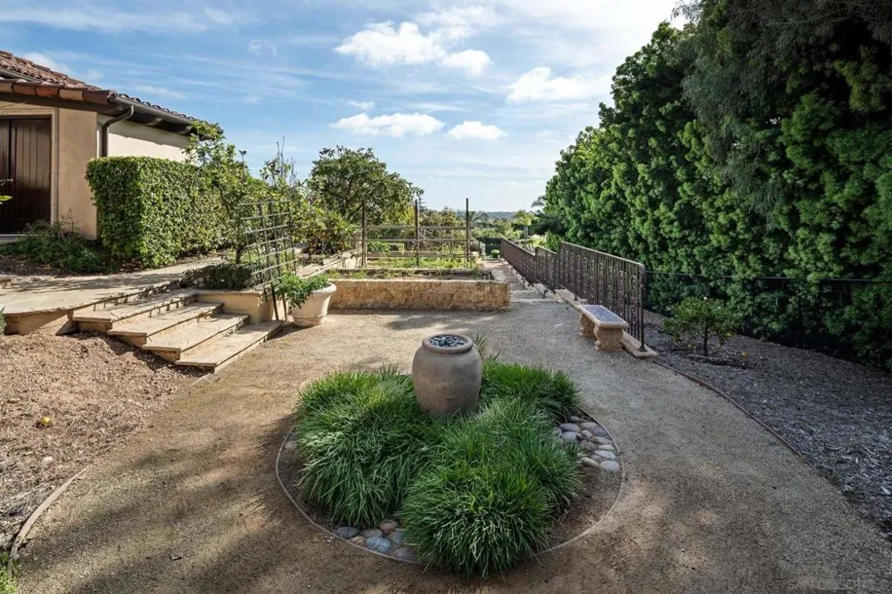 6565 Calle Reina Rancho Santa Fe, CA 92067