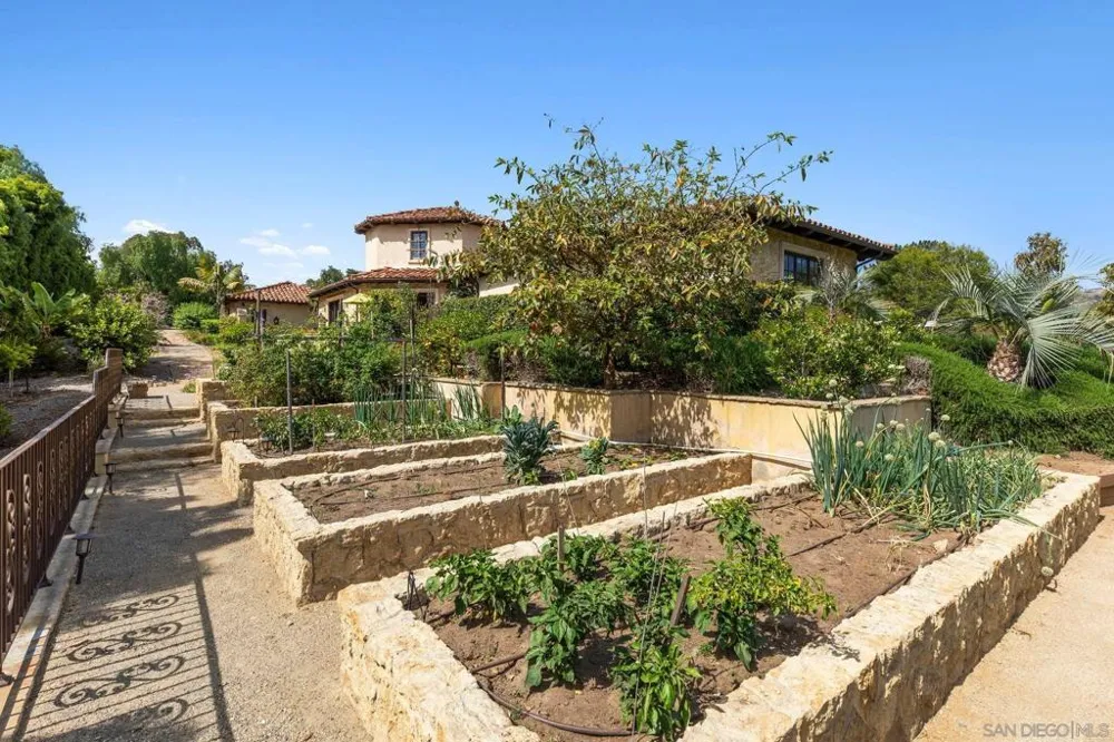 6565 Calle Reina Rancho Santa Fe, CA 92067