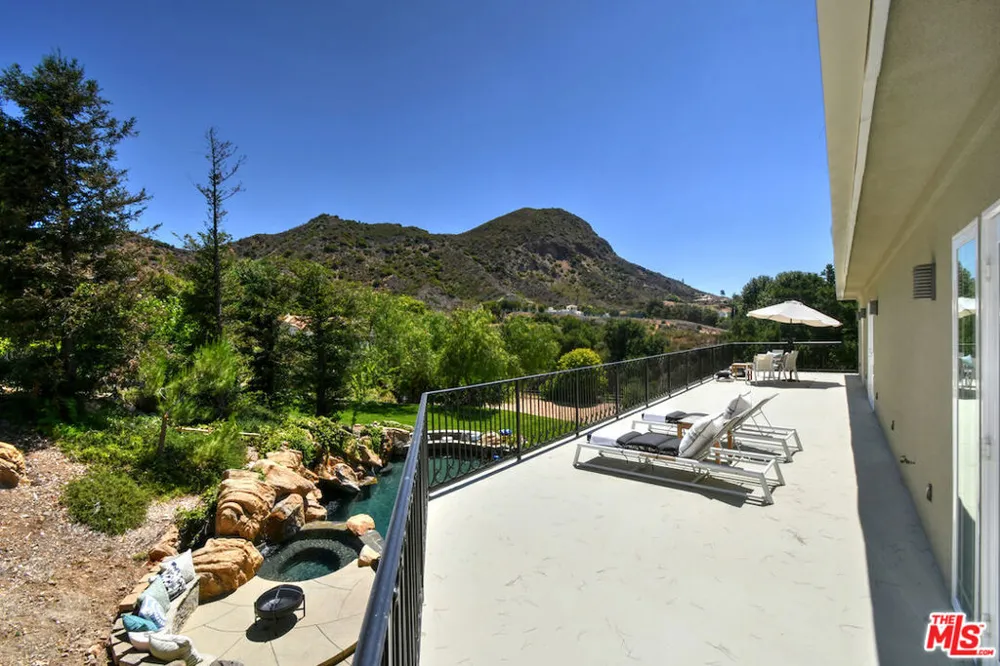 29677 Mulholland Highway Agoura Hills, CA 91301