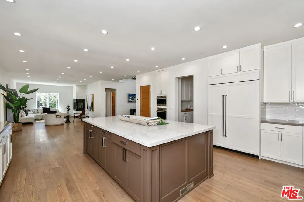 29677 Mulholland Highway Agoura Hills, CA 91301