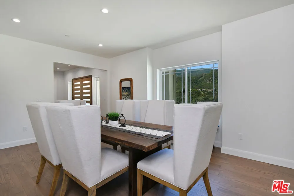 29677 Mulholland Highway Agoura Hills, CA 91301
