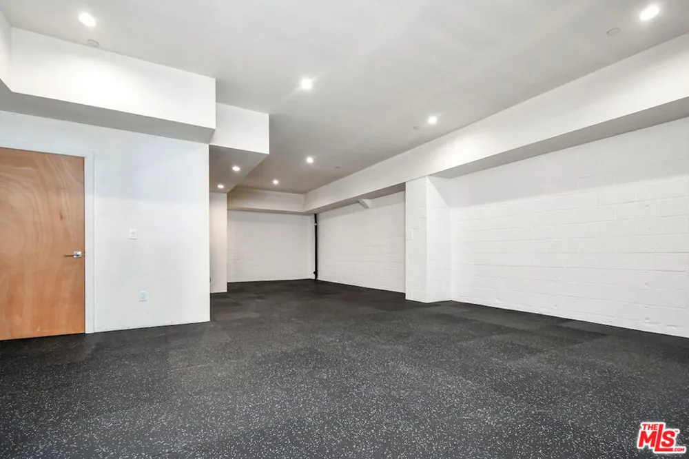 29677 Mulholland Highway Agoura Hills, CA 91301