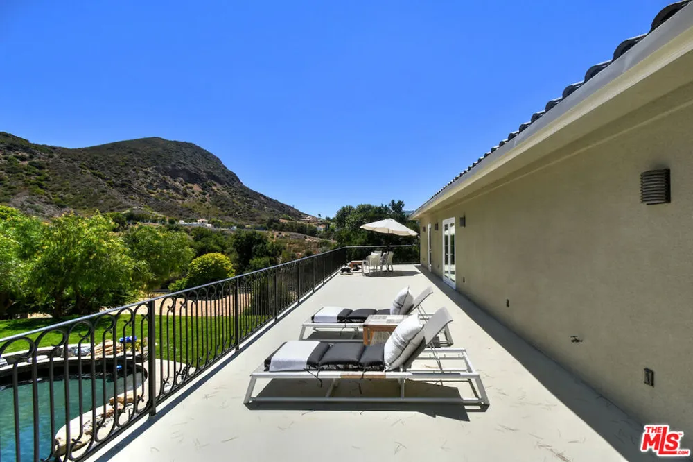 29677 Mulholland Highway Agoura Hills, CA 91301