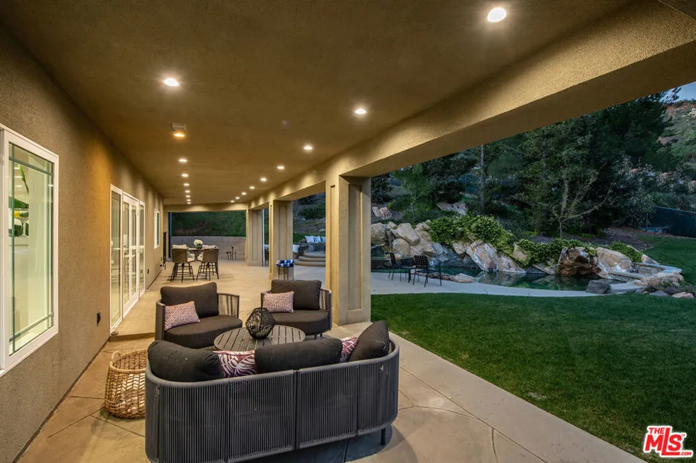 29677 Mulholland Highway Agoura Hills, CA 91301