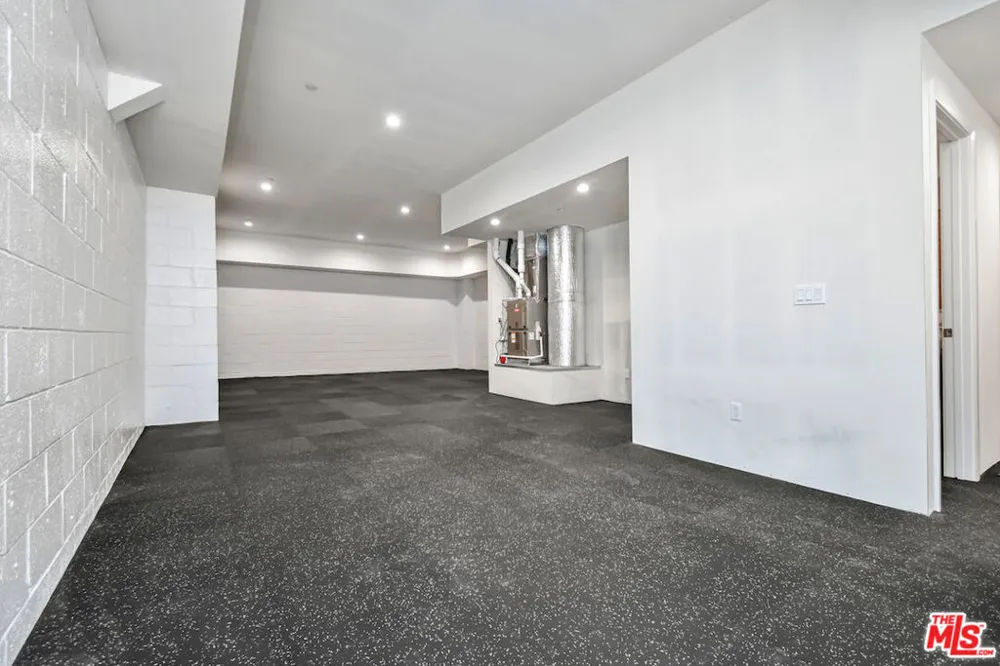 29677 Mulholland Highway Agoura Hills, CA 91301