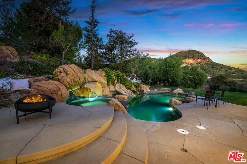 29677 Mulholland Highway Agoura Hills, CA 91301