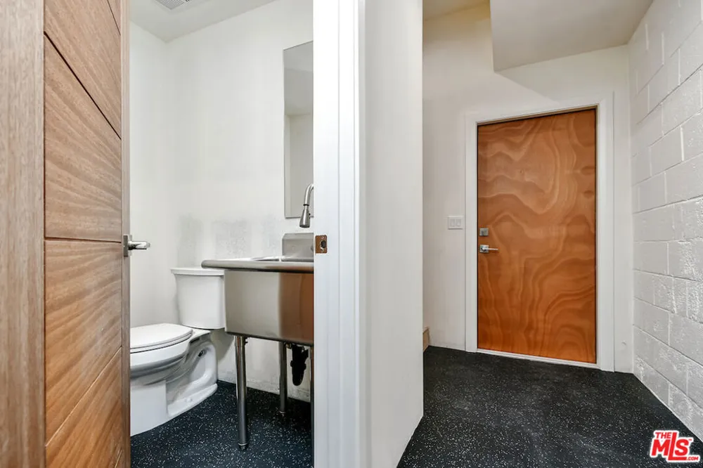 29677 Mulholland Highway Agoura Hills, CA 91301