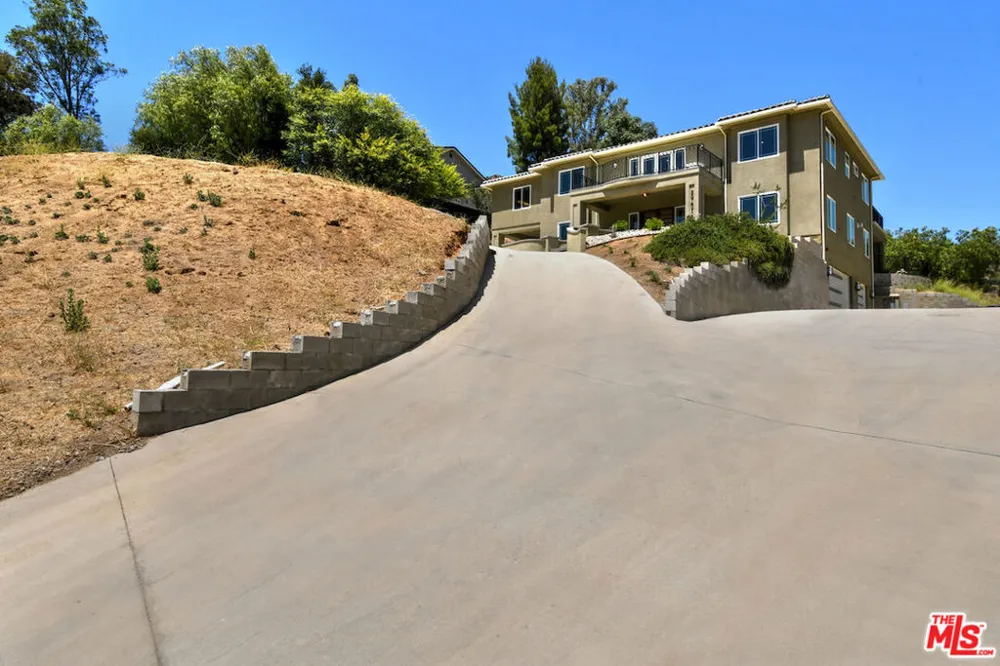 29677 Mulholland Highway Agoura Hills, CA 91301