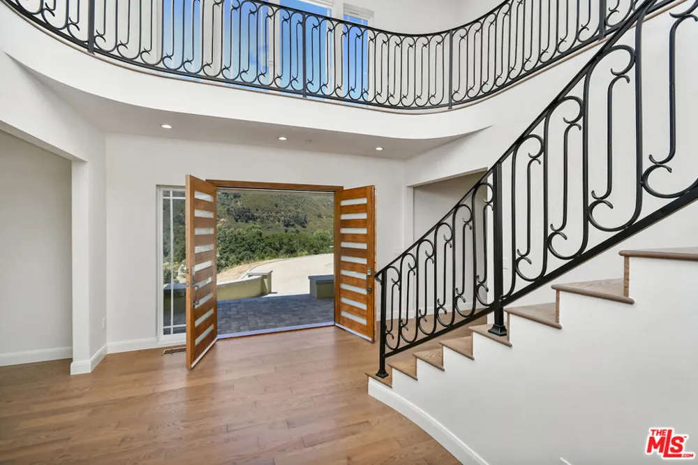 29677 Mulholland Highway Agoura Hills, CA 91301
