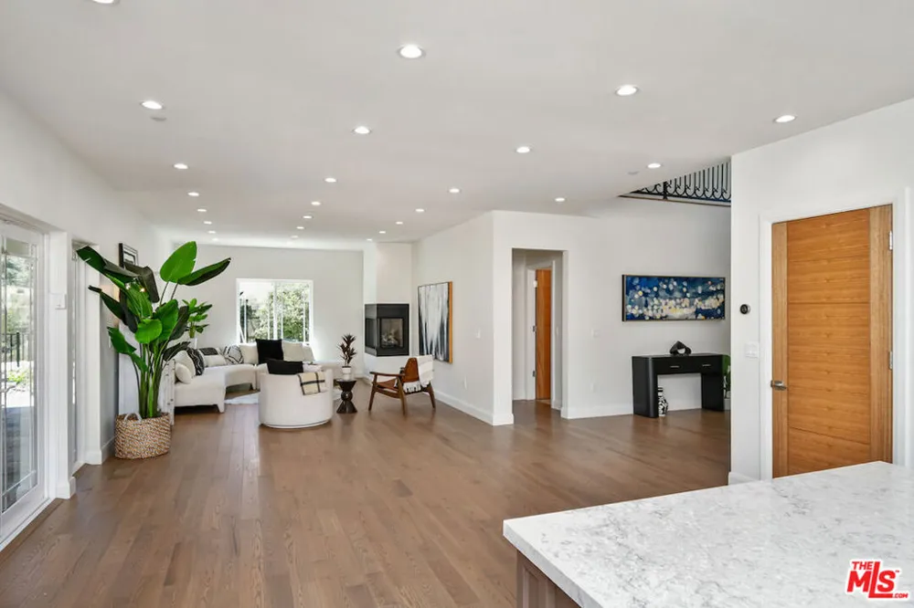 29677 Mulholland Highway Agoura Hills, CA 91301