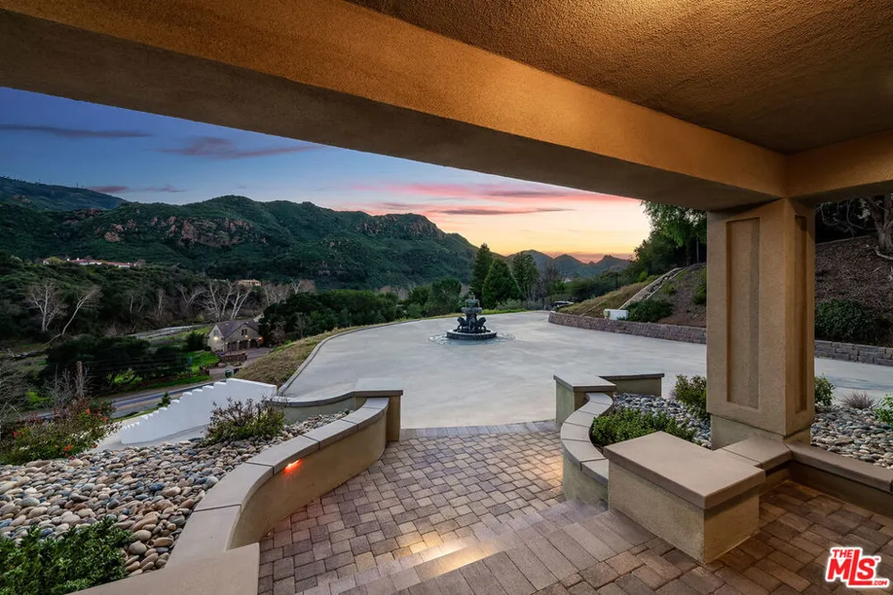 29677 Mulholland Highway Agoura Hills, CA 91301