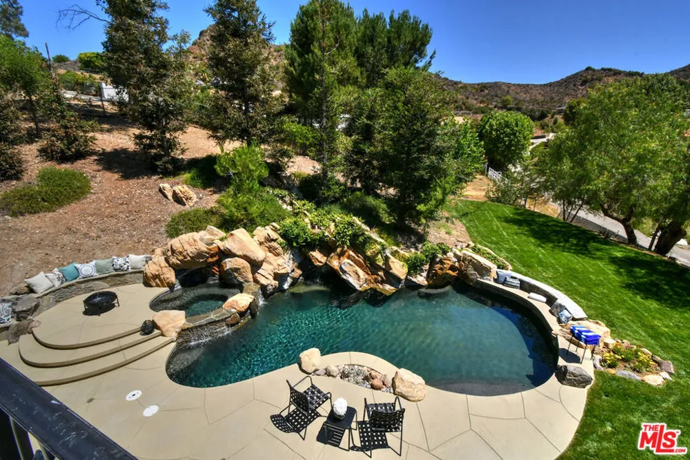29677 Mulholland Highway Agoura Hills, CA 91301