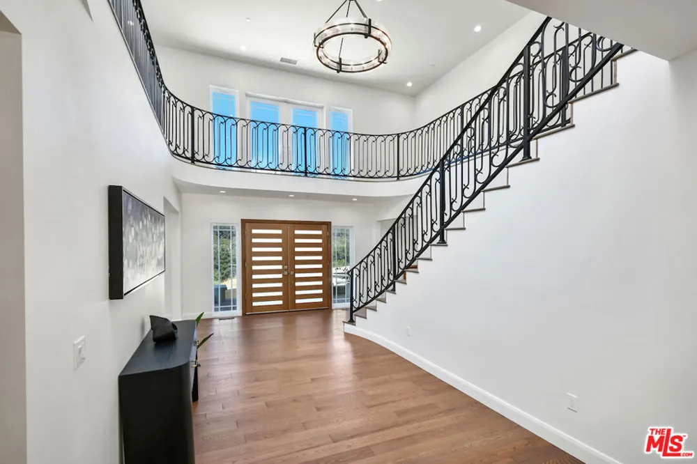 29677 Mulholland Highway Agoura Hills, CA 91301
