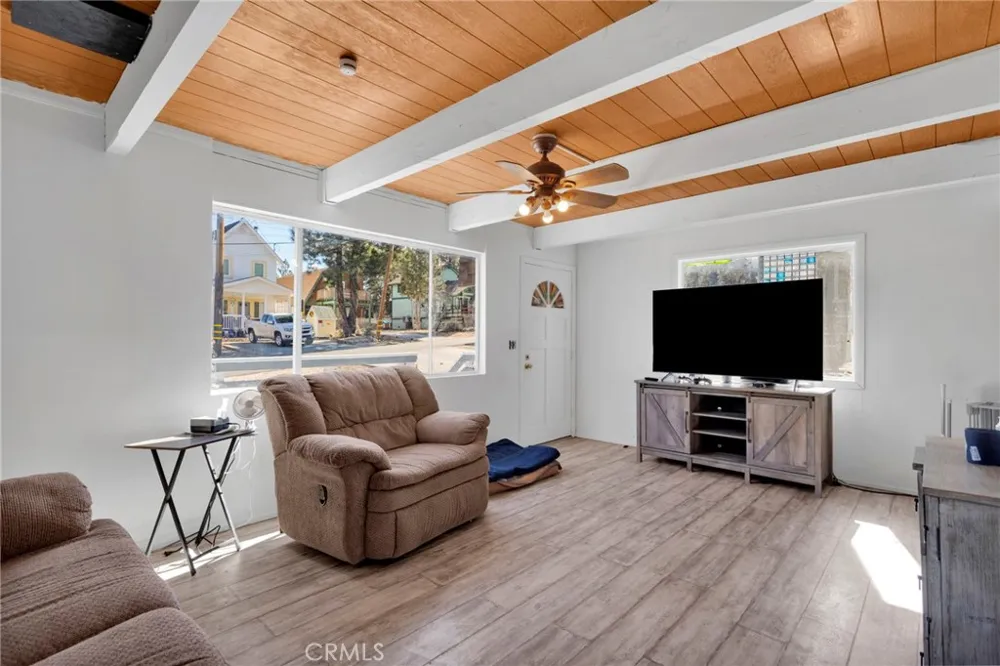 150 Los Angeles Sugarloaf, CA 92386