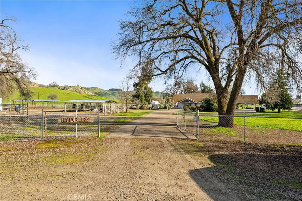 39500 Millwood #C Woodlake, CA 93286