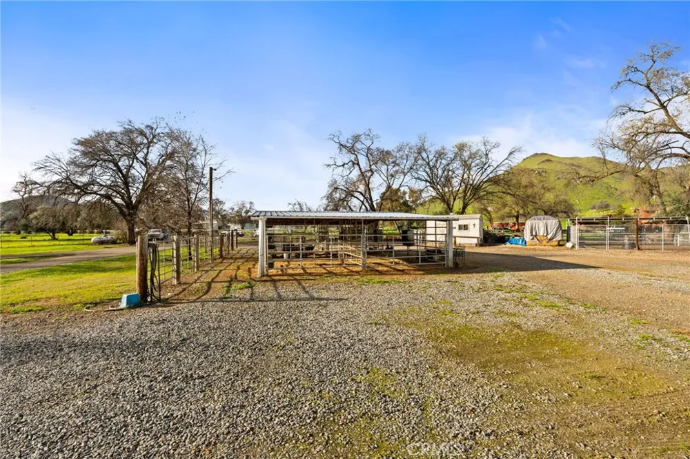 39500 Millwood #C Woodlake, CA 93286