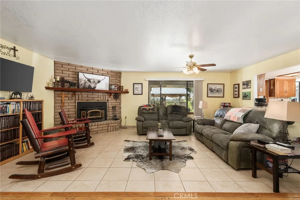 39500 Millwood #C Woodlake, CA 93286
