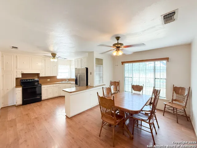15430 S Main Lytle, TX 78052