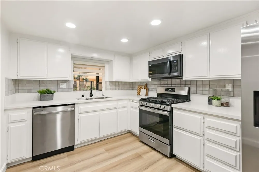 441 E San Jose #111 Burbank, CA 91501