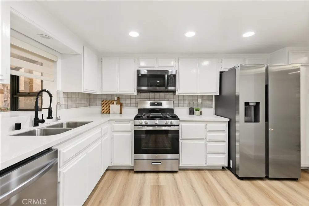 441 E San Jose #111 Burbank, CA 91501