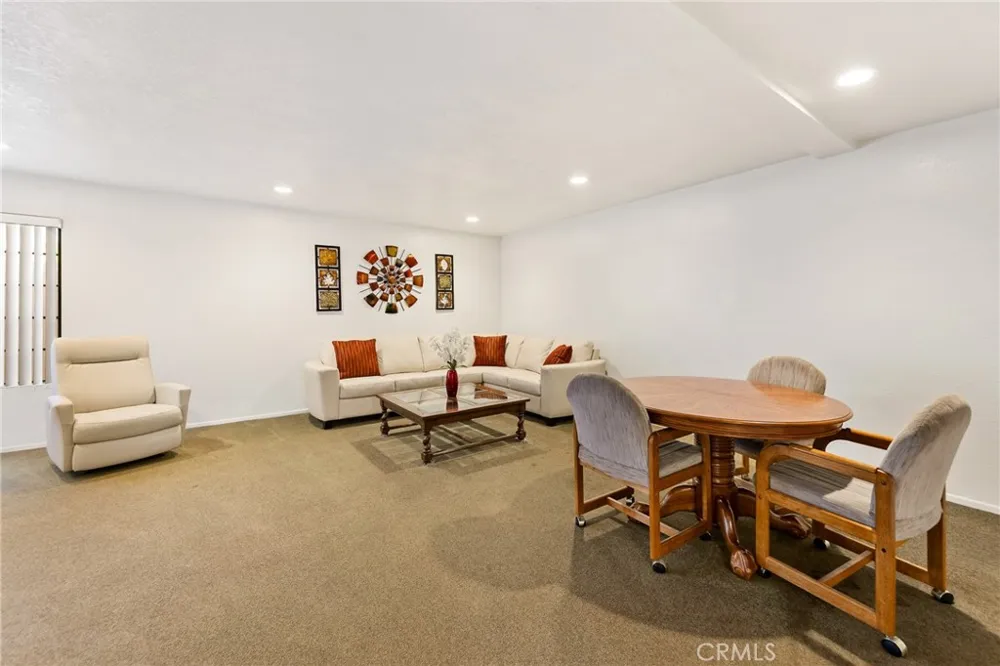 441 E San Jose #111 Burbank, CA 91501