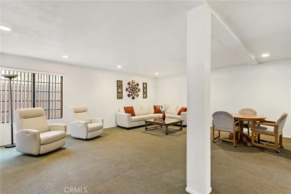 441 E San Jose #111 Burbank, CA 91501