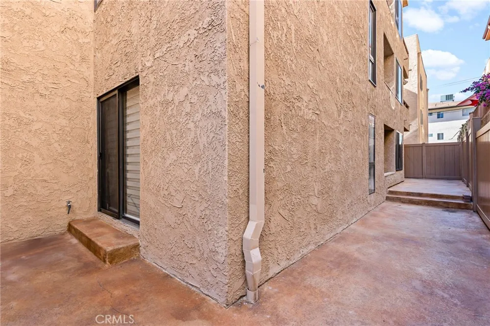441 E San Jose #111 Burbank, CA 91501