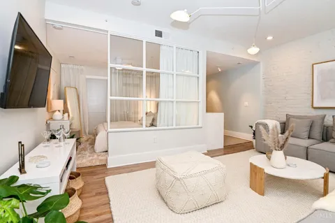 11 E Court Street #201