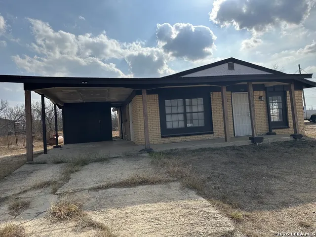 426 Carrizo Hill Carrizo Springs, TX 78834