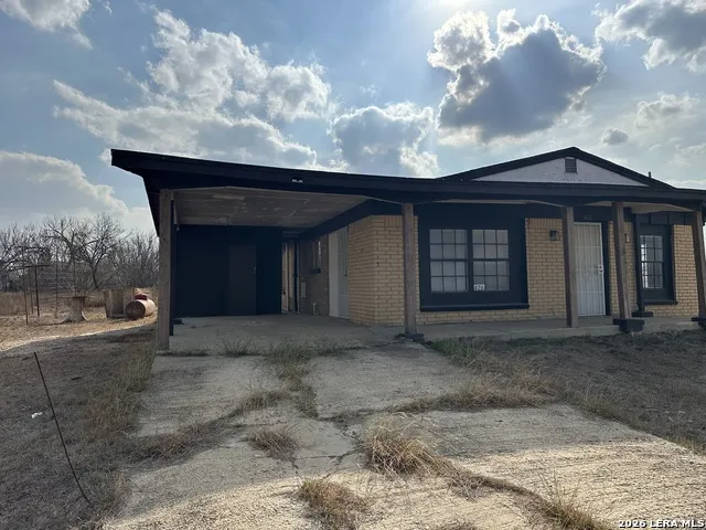 426 Carrizo Hill Carrizo Springs, TX 78834