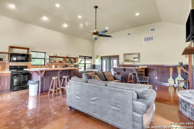 723 Tierra Linda Concan, TX 78838