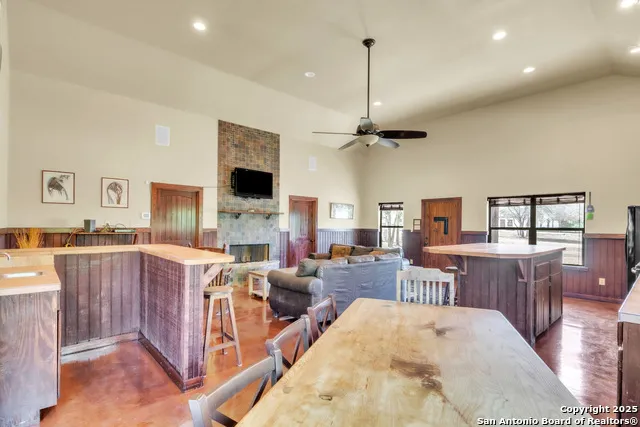 723 Tierra Linda Concan, TX 78838
