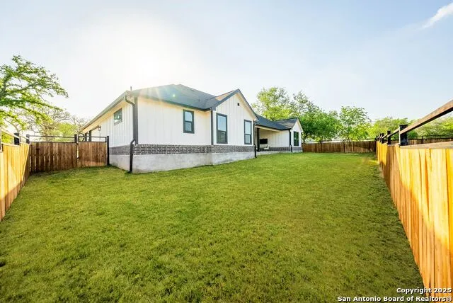 132 Ash Parkway La Vernia, TX 78121