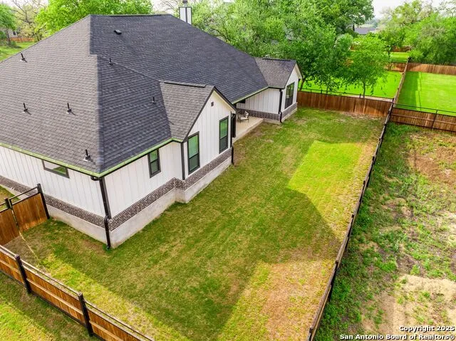 132 Ash Parkway La Vernia, TX 78121