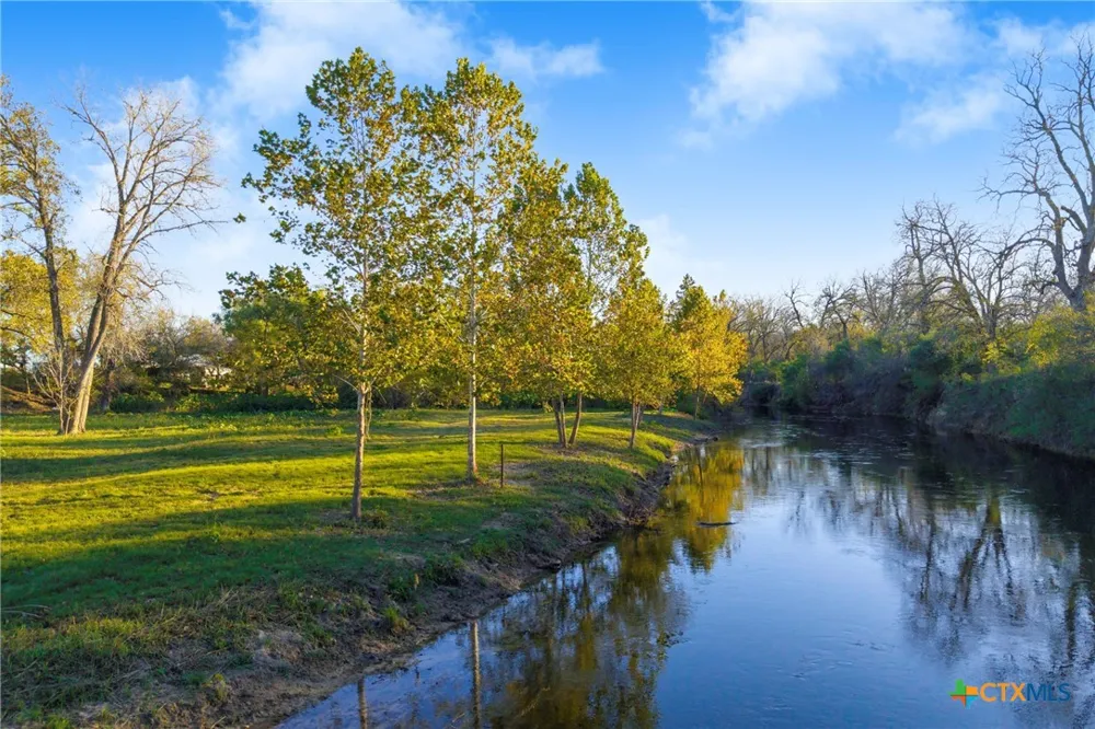 10.86 Acres Tract 4 Village Lane Seguin, TX 78155